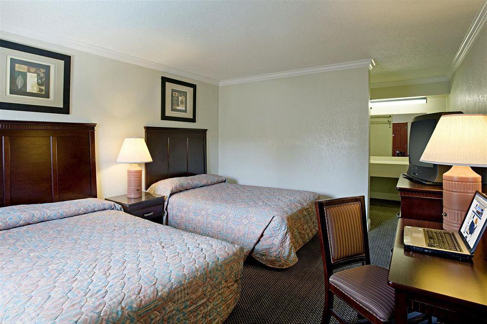 Dream Inn Fresno Quarto foto