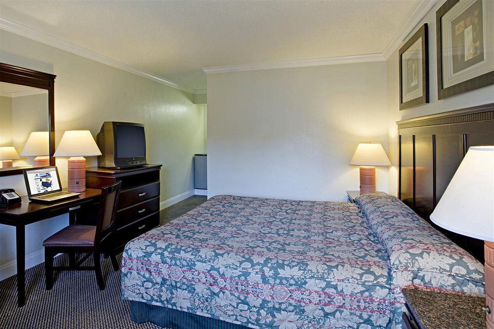 Dream Inn Fresno Quarto foto